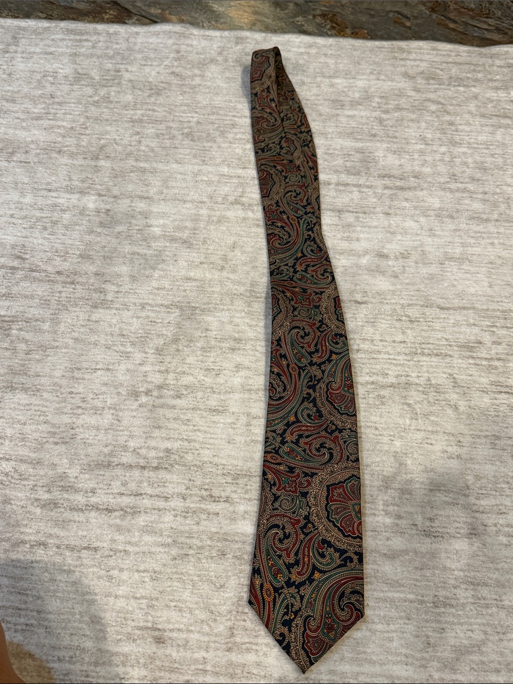 100% silk Gant Paisley Pattern Men's Tie in Black, Red & Green - Picture 9 of 10